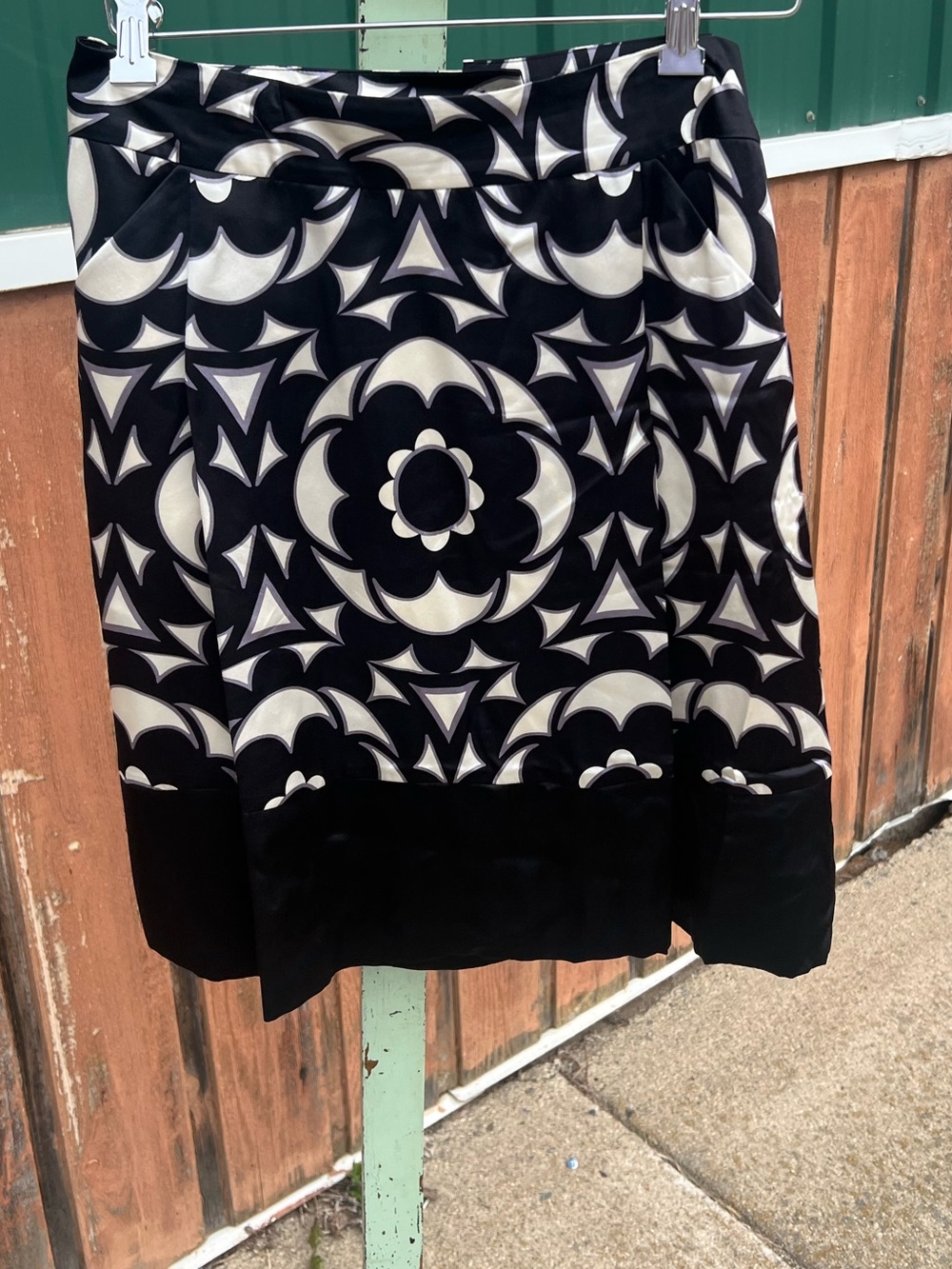 Banana Republic Black & Cream Geometric Pencil Skirt